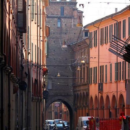 University Beb Bologna Acomodação com café da manhã Exterior foto